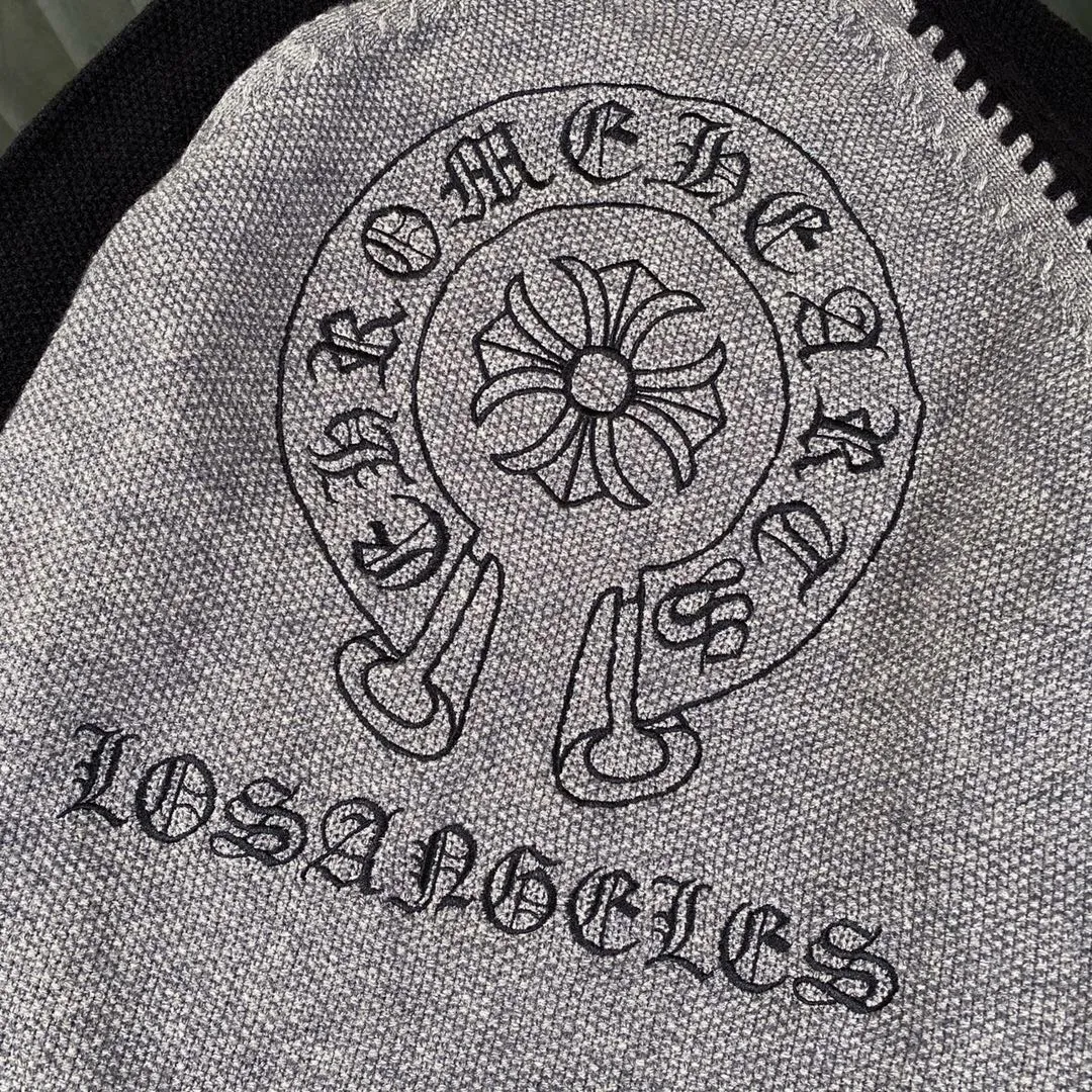 P260 ChromeHearts popular Chrome Hearts CH Sanskrit horseshoe cross embroidery pullover round neck raglan sleeve sweater. Contrast color splicing raglan round neck knitted sweater, unique knitting texture, soft and skin-friendly, classic pattern embroidery on the front and back. Retro chic. The contrasting color raglan sleeve design and the thick stitching craftsmanship at the joints make it look great when worn alone or layered! The fit is loose and slimming! Fashionable patchwork colored sweater, colorfully intertwined, with clear layers, warm and slimming. Whether worn alone or layered, you can easily control various styles and show your personal charm. The raglan sleeves are shoulder-width in contrasting colors and have ultra-detailed embroidery on the front and back, giving it a casual street feel. It looks great when worn alone! The sleeves are designed with contrasting colors and seams, and the round neck style reveals the neck and flatters the face shape! Wool blend knitted fabric, soft, comfortable and warm to the touch. Contrasting color design➕Loose fit, not flattering on your body shape and slimming, not to mention how easy it is to wear! Basic, versatile and fashionable classic! Black and white are versatile! Black and gray high-end! Couples get involved!  Color: black and white/black gray Size: S~M~L